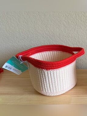 Small Coiled Rope Kids' Storage Basket
Cream and Red Pillowfort NWT home decor